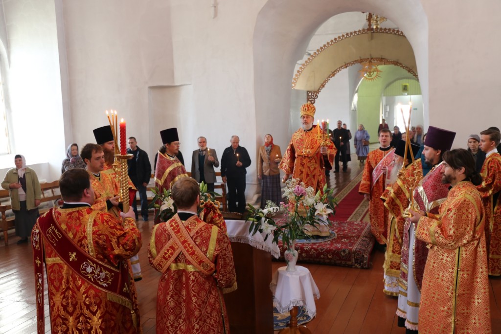 Божественная Литургия. Шадринск. 04.05.2016 г.