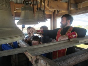 По сложившейся традиции на праздник Пасхи храм в честь Воскресения Христова села Сафакулево посетили дети.
