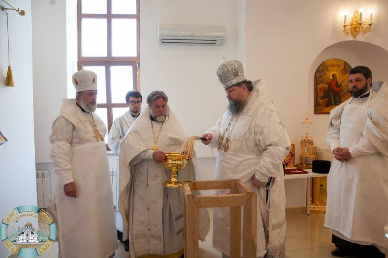 Божественная литургия и Великое освящение Троицкого храма Свято-Иверского женского монастыря г. Ростова. 12.06.2016г.