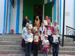 Протоиерей Василий Семенов поздравил обучающихся  воскресной школы с окончанием учебного года.