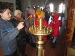 Паломнический отдел Шадринской епархии провел экскурсию по храмам города для слушателей Университета третьего возраста