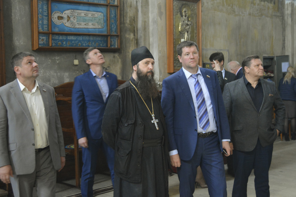 1 июня 2017 г. Далматовский монастырь посетили депутат Государственной Думы С. Ю. Бидонько и председатель Курганской областной Думы Д. В. Фролов.
