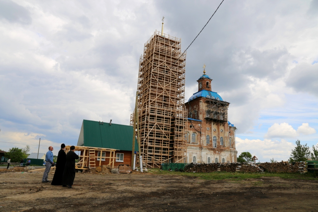 Епископ Шадринский и Далматовский Владимир посетил храм Преображения Господня в селе Батурино Шадринского района.
