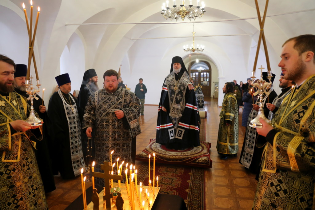Глава Шадринской епархии епископ Шадринский и Далматовский Владимир совершил панихиду по жертвам трагедии в Кемерове