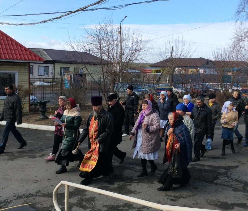 По благословению благочинного Южного церковного округа протоиерея Александра Тимушева в ГБУ «Куртамышский психоневрологический интернат» передан благодатный огонь. 09.04.2018 г.