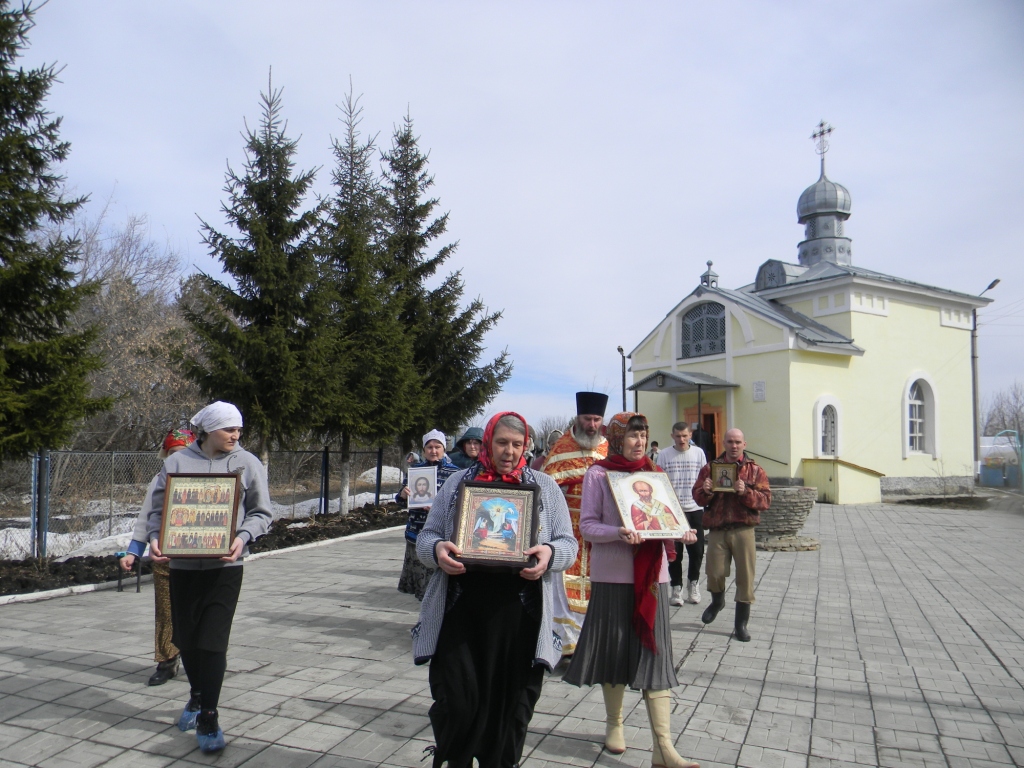 В четверг Светлой седмицы, настоятель  храма Владимирской иконы Божией Матери с. Глубокое иерей Сергий Нуртдинов совершил Божественную литургию в храме Николая Чудотворца при геронтологическом центре «Спутник» города Шадринска. 12.04.2018 г.