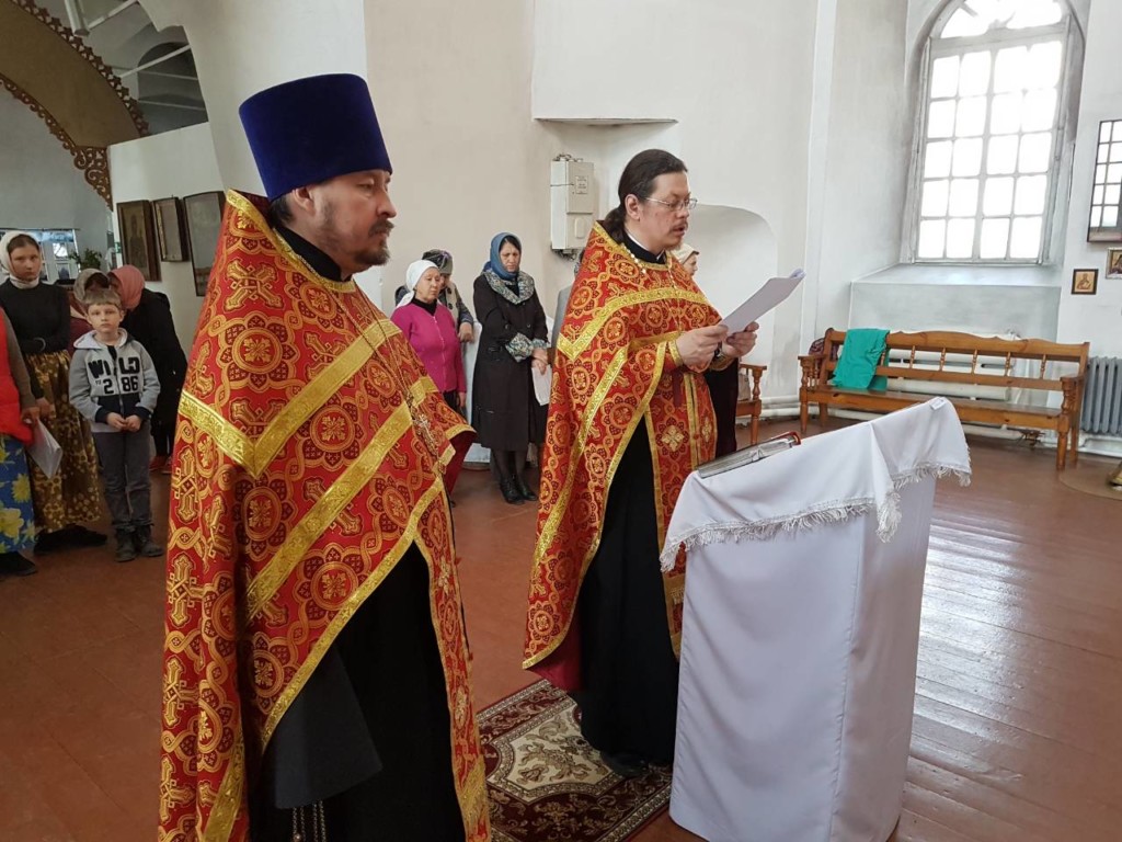 В соборе в честь Преображения Господня г. Шадринска  был отслужен молебен с акафистом  перед иконой Божией Матери «Помощница в родах». 01.05.2018 г.