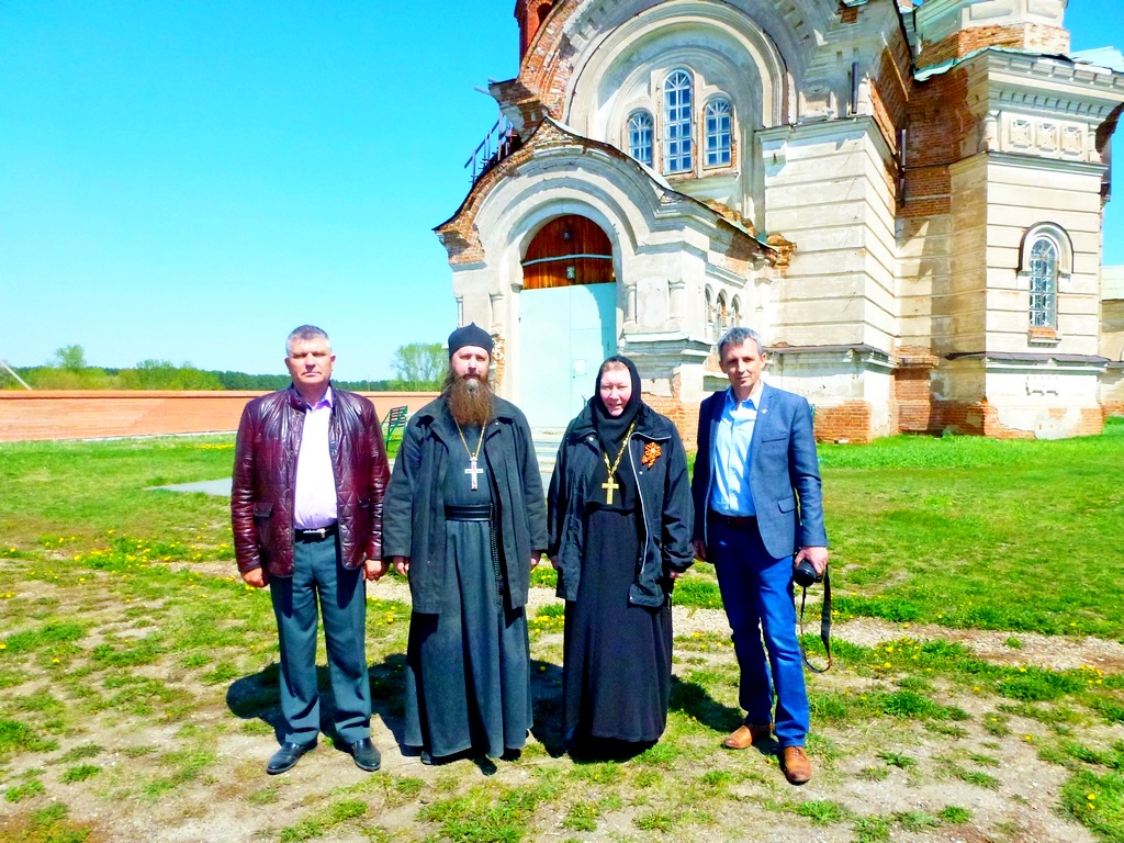 Благочинный Монастырского церковного округа игумен Варнава (Аверьянов) и сотрудники Управления охраны объектов культурного наследия Правительства Курганской области посетили с рабочим визитом Свято-Введенский Верх-Теченский женский монастырь. 23.05.2018 г.