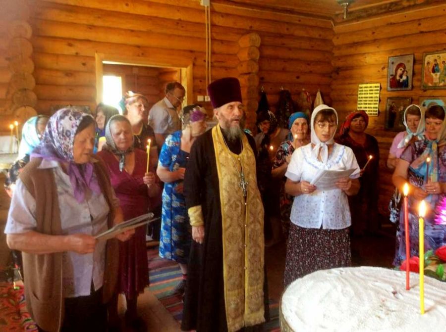 Благочинный Южного церковного округа настоятель Прихода храма в честь св. апп. Петра и Павла г. Куртамыш протоиерей Александр Тимушев посетил строящийся храм в честь Покрова Пресвятой Богородицы в селе Песьяное Куртамышского района. 09.08.2018 г.