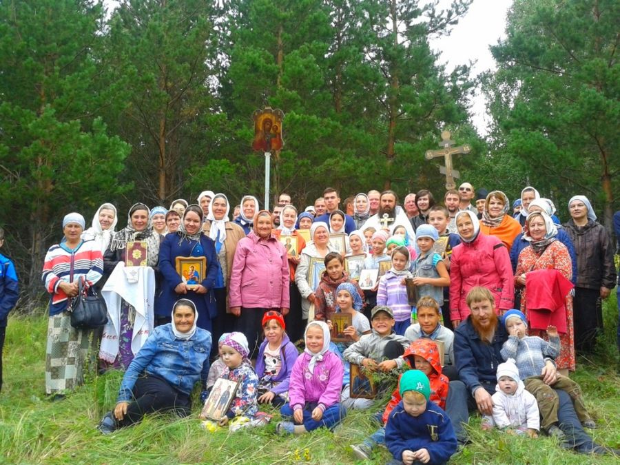 В праздник Преображения Господня настоятель храма Богоявления Господня села Усть-Миасское Каргапольского района иерей Александр Дмитриев совершил чин освящения плодов. 19.08.2018 г.