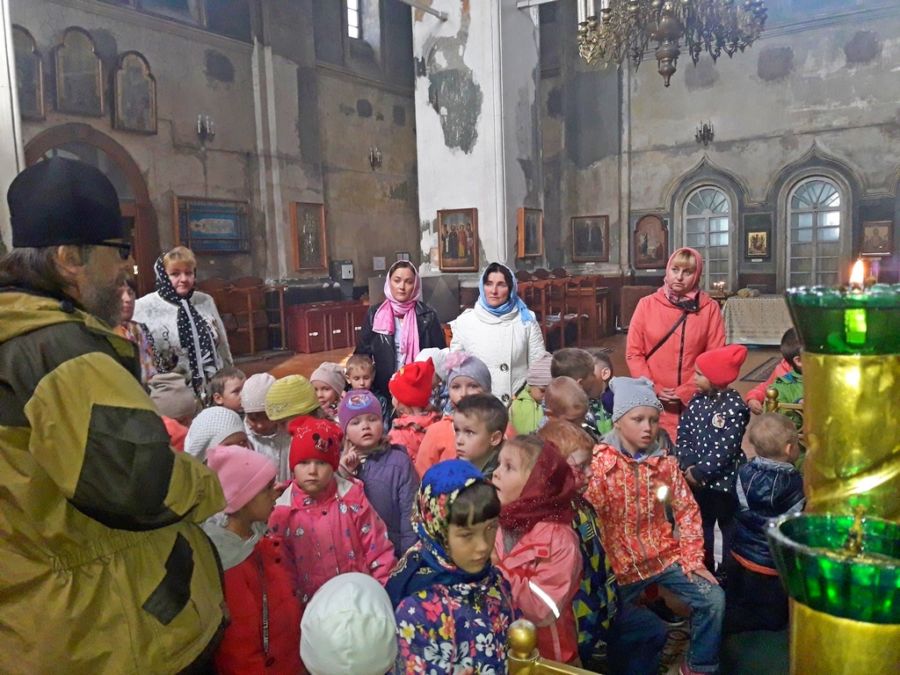 Паломнический отдел Шадринской епархии под руководством протоиерея Владимира Тарасова организовал поездку для детей из православной группы имени преподобного Далмата Исетского детского сада «Умка» в Успенский Далматовский мужской монастырь. 17.09.2018 г.