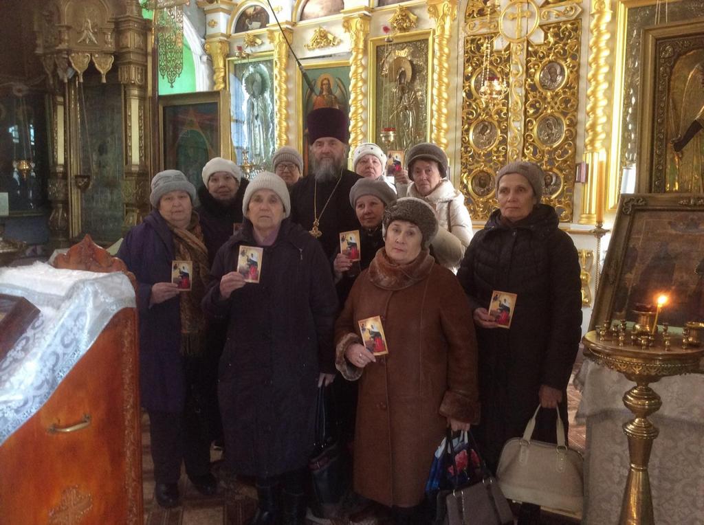 Благочинный Южного церковного округа, настоятель храма св. апп. Петра и Павла г. Куртамыш протоиерей Александр Тимушев провёл экскурсию по храму для паломников из «Комплексного центра социального обслуживания населения» г. Кургана. 13.02.2019 г.