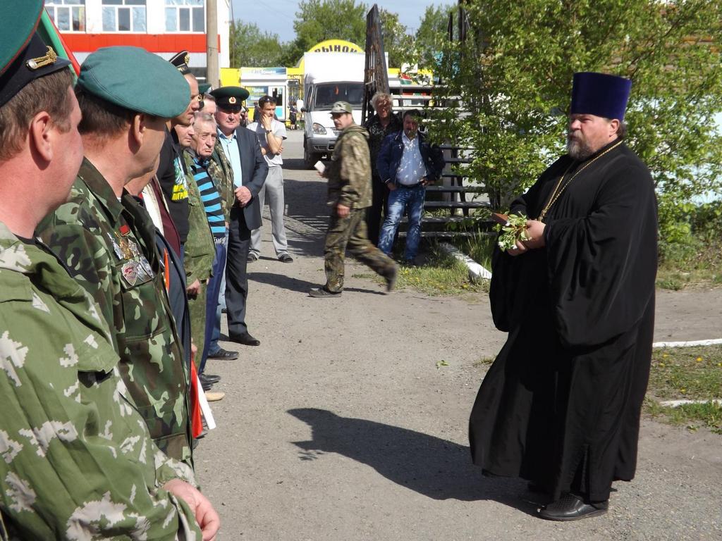 Руководитель Отдела по взаимодействию с Вооруженными силами и правоохранительными органами Шадринской епархии протоиерей Алексий Фасола выступил на митинге в День пограничника. 28.05.2019 г.