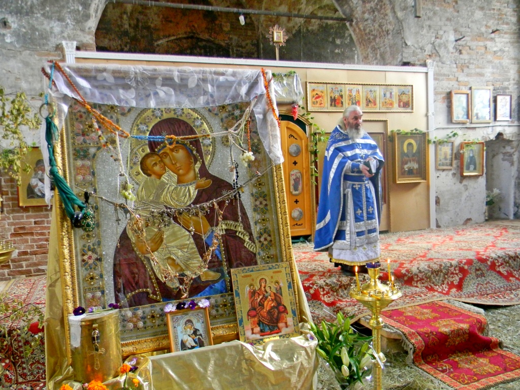 В храме в честь Владимирской иконы Божией Матери села Глубокое Шадринского района состоялся престольный праздник. 08.09.2019 г.