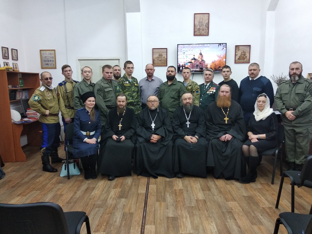 По благословению Его Преосвященства Преосвященнейшего Владимира, епископа Шадринского и Далматовского, руководитель Отдела по взаимодействию с казачеством Шадринской епархии иерей Виталий Лукиных с группой казаков приняли участие в региональном этапе XXVIII Международных Рождественских образовательных чтений в г. Кургане, посвященных 75-летию Великой Победы. 28.11.2019 г.