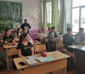 Иерей Александр Антонов провел встречи со школьниками, посвященные Дню православной книги
