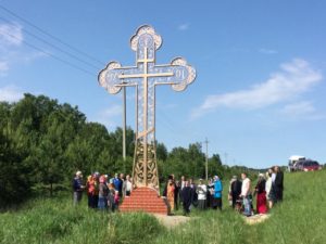 В Куртамыше освятили поклонный крест в западной части города
