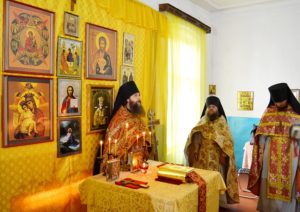 Священнослужители Далматовского монастыря совершили Божественную литургию в с. Усть-Уйское Целинного района