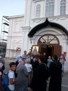 В кафедральном храме святителя Николая города Шадринска встретили Далматовский крестный ход