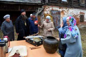 Древлехранитель Шадринской епархии игумен Варнава (Аверьянов) показал далматовским краеведам храм в честь Иоанна Предтечи и принадлежащий Далматовской обители усадебный комплекс в с. Широковское Далматовского района