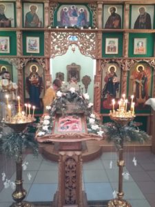 В храме во Имя Святой Троицы с. Маслянского встретили Рождество Христово праздничным богослужением и игровой программой для детей