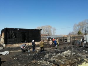 В результате пожара полностью уничтожены жилой дом и надворные постройки старосты прихода храма Иоанна Предтечи с. Крестовское