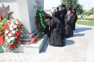 Братия Далматовской обители приняли участие в мероприятиях Дня памяти и скорби в городе Далматово