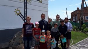 Протоиерей Владимир Швидкий провел экскурсию для детей по Крестовоздвиженскому храму