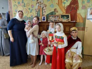 Поздравление от воспитанников воскресной школы получили насельницы Боровского женского монастыря