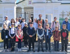 Занятие-экскурсия для школьников состоялось в Крестовоздвиженском храме с. Звериноголовское