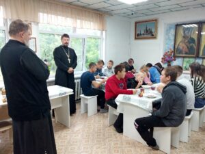 Клирики Петропавловского храма г. Куртамыша провели беседу с несовершеннолетними, состоящими на учёте в Администрации муниципального округа за мелкие правонарушения 