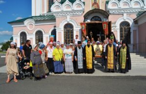 Два Далматовских крестных хода прибыли к празднику в святую обитель