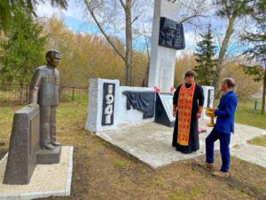 Освящение памятника земляку в селе Колмаково-Миасское Щучанского района