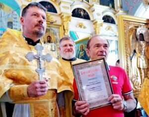 Благодарственного письма за установку четырёх поклонных крестов вокруг города удостоен житель Куртамыша Николай Фёдорович Пономарёв