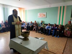 Насельник Далматовской обители иеромонах Иосиф (Бровкин) посетил интернат для престарелых и инвалидов г. Далматово
