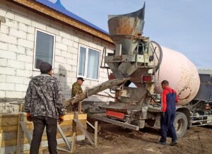 Приход храма во имя Святой Троицы с. Маслянского продолжает строительство административно-бытового здания на прихрамовой территории