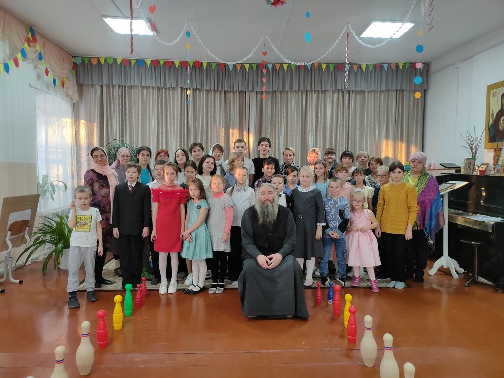 Праздничный утренник, посвященный Дню матери, состоялся в воскресной школе «Свеча» при Успенском Далматовском мужском монастыре