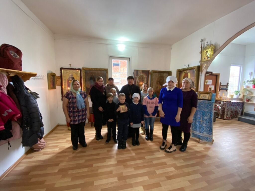 Первый учебный день в воскресной школе при храме Казанской иконы Божией Матери г. Щучье