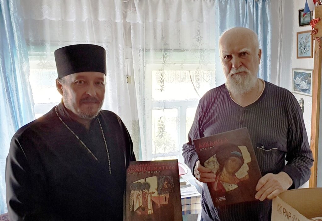 Библиотеке Шадринской епархии передана в дар серия книг, посвящённых православной иконе