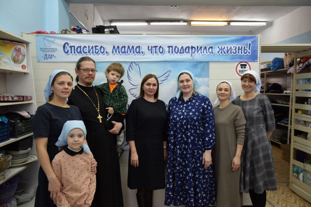 Заместитель Главы города Шадринска по социальным вопросам Н.В. Бякова посетила Центр помощи материнству и детству «Дар»