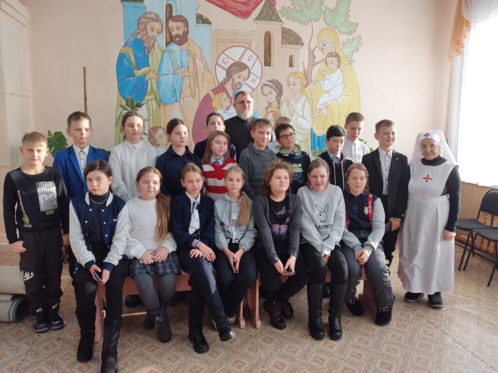 Волонтёры и сёстры милосердия Петропавловского храма г. Куртамыша встретились со школьниками 5-го класса