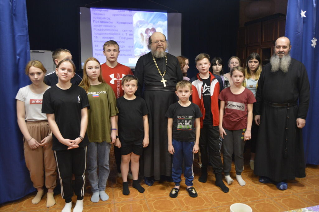 Насельник Далматовской обители иеромонах Иосиф (Бровкин) посетил Центр помощи детям, оставшимся без попечения родителей