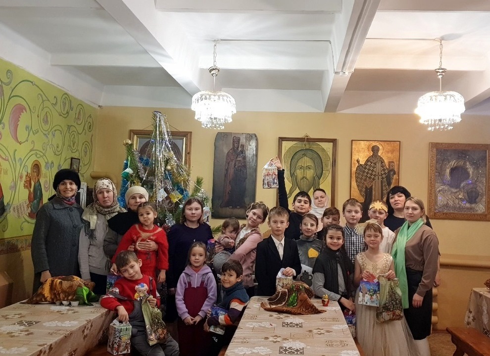 Воспитанники воскресной школы при Боровском женском монастыре порадовали зрителей театральными рождественскими постановками
