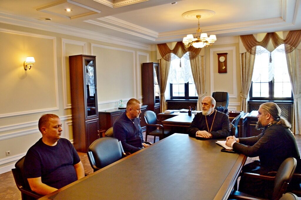 Глава Шадринской епархии провёл рабочую встречу с представителями АО «Уралэлектромедь» и ООО «СМУ-45»