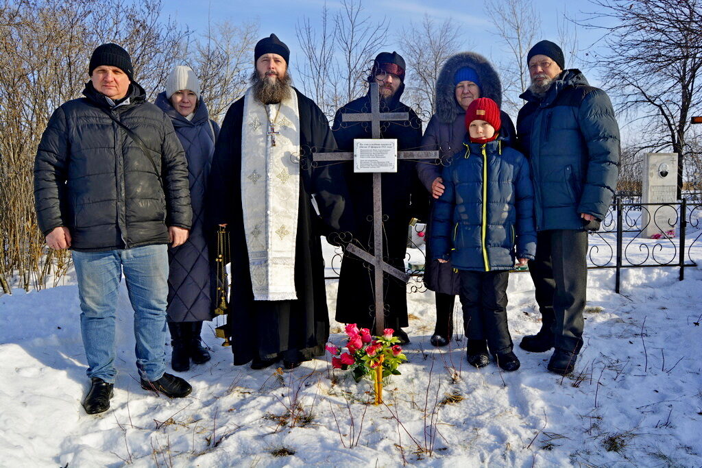 Председатель епархиальной Комиссии по канонизации святых иг. Варнава (Аверьянов) отслужил литию на кладбище д. Ячменево Шадринского МО у братской могилы убитых в 1921 г. крестьян
