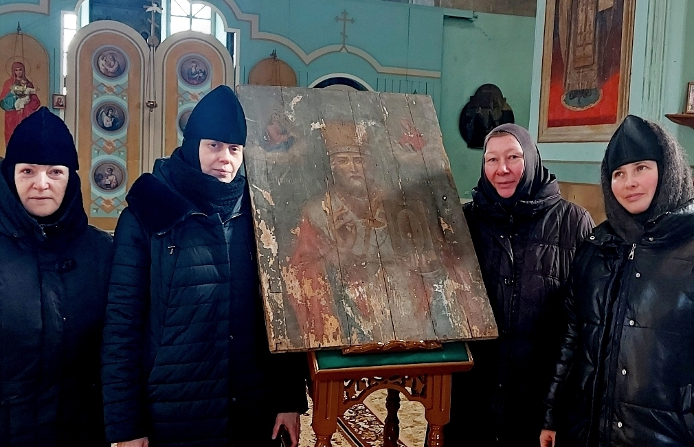 Введенский женский монастырь Шадринской епархии передал старинную икону Иоанно-Введенскому женскому монастырю г. Тобольска