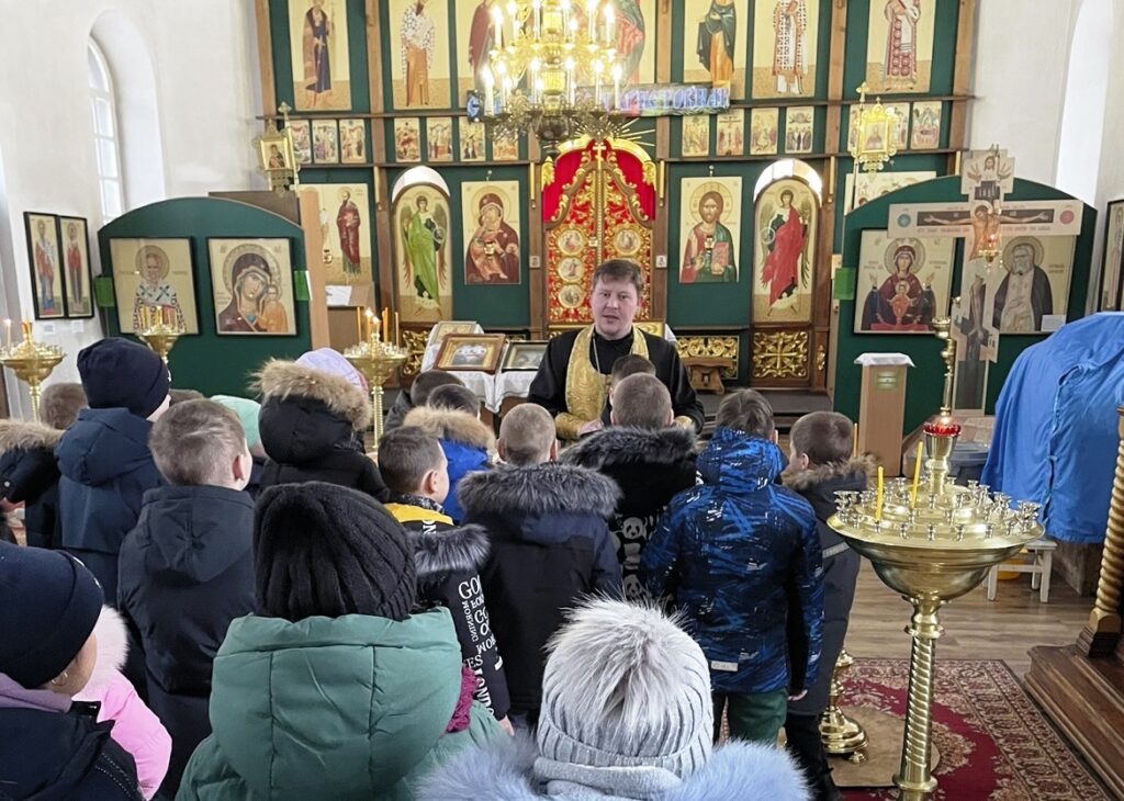 Ученики 4-го класса МКОУ «СОШ №1» г. Шумихи посетили Свято-Троицкий храм с. Малое Дюрягино