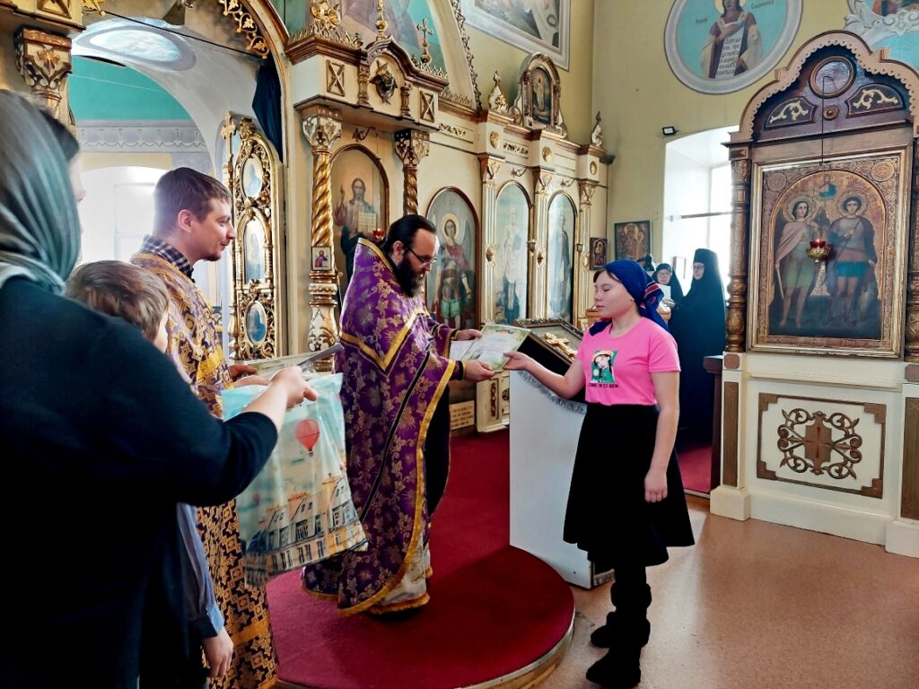 В Боровском женском монастыре состоялось награждение участников епархиальных конкурсов «Рождественское чудо» и «Красота Божьего мира»