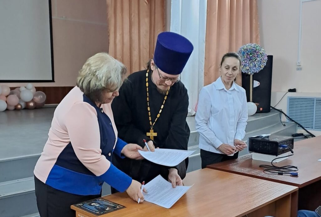 Документ о сотрудничестве подписан между филиалом Финуниверситета при Правительстве РФ и Молодёжно-миссионерским отделом Шадринской епархии