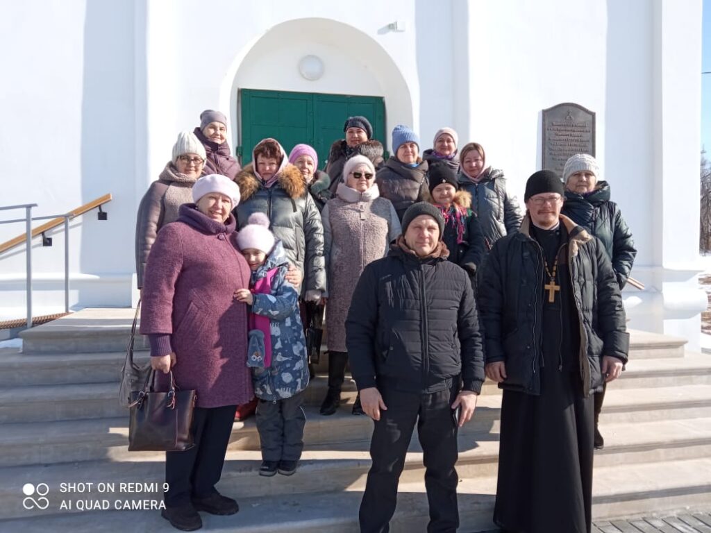 Храм в честь Преображения Господня с. Батурино Шадринского МО посетили паломники из санатория «Жемчужина Зауралья»